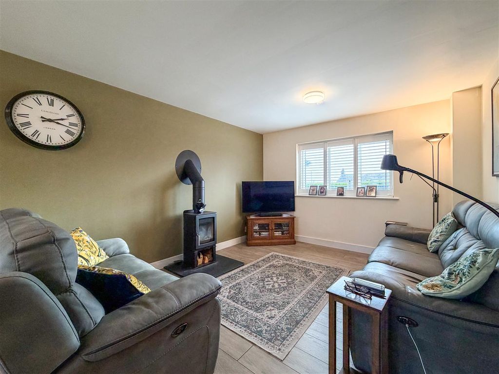 Property photo 3 of 25