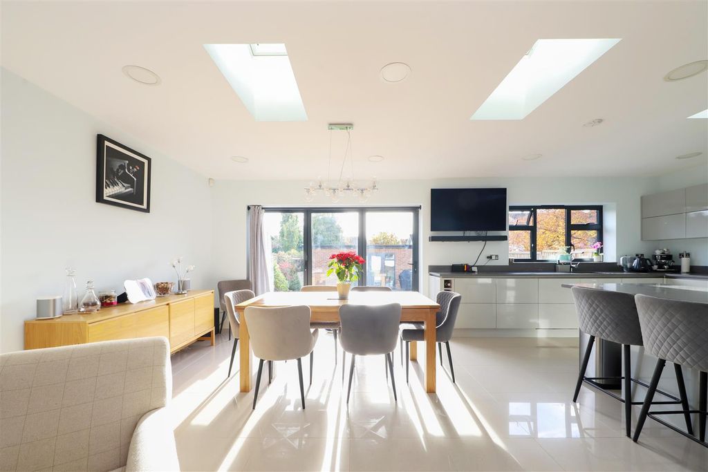 Property photo 2 of 19 Dining Area