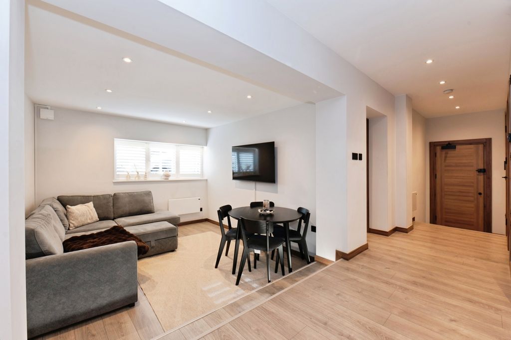 Property photo 1 of 17 Pbox-Img.Jpg