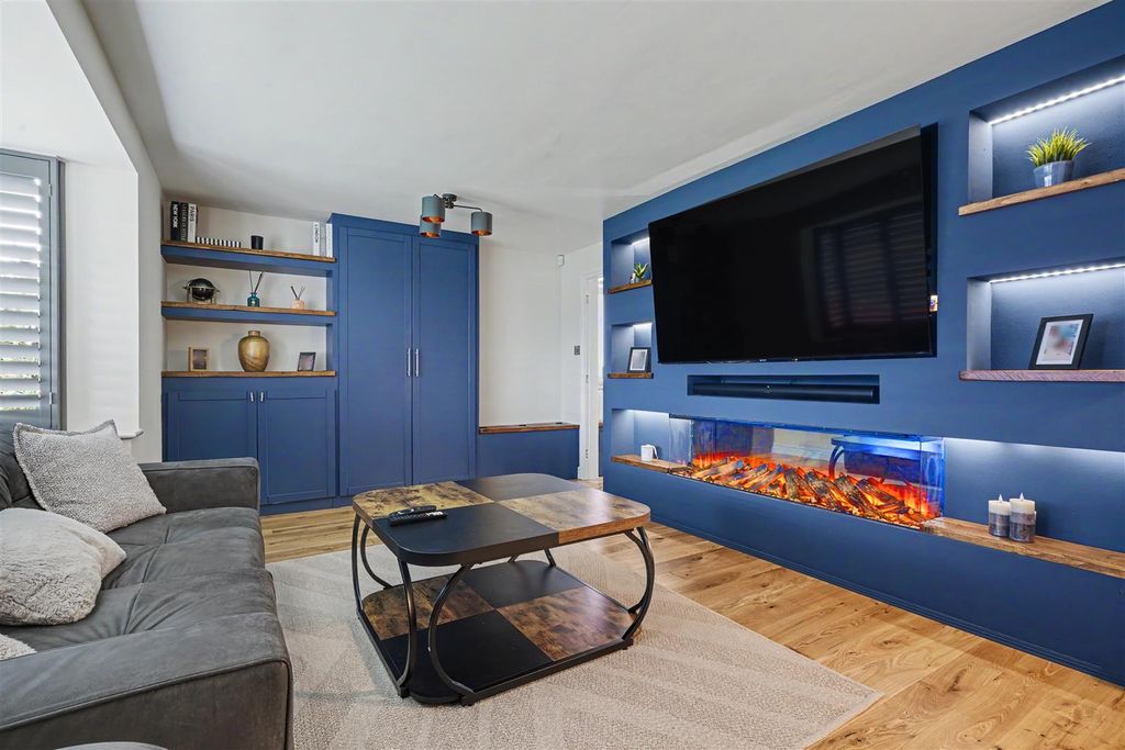 Property photo 1 of 17 Lounge/Sitting Room