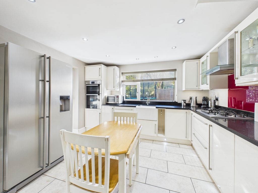 Property photo 3 of 17 Kitchen