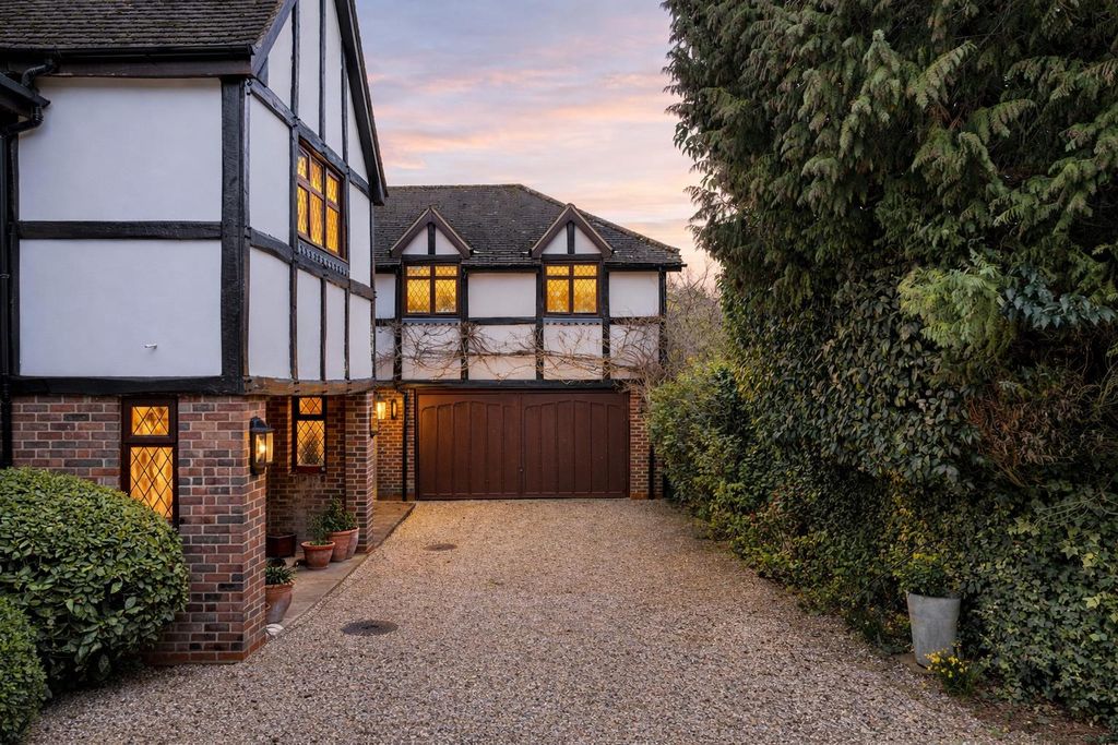 Property photo 3 of 18 Aae1BA93-5B9C-4C63-A55B-7695Decda0Fc.Png