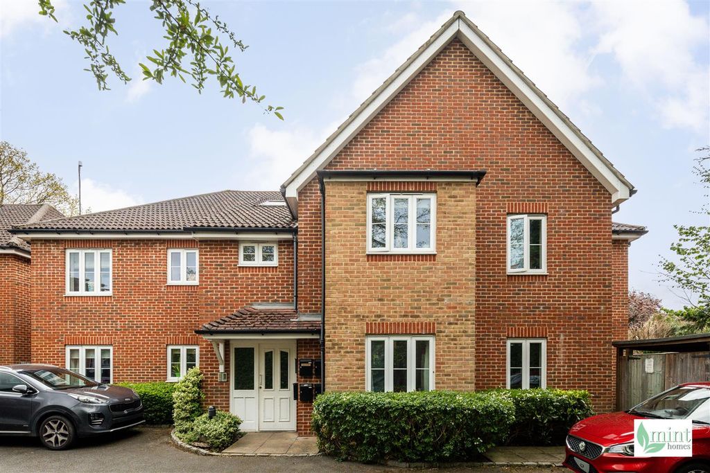 Property photo 1 of 11 Holmefield Place - Watermark-12.Jpg