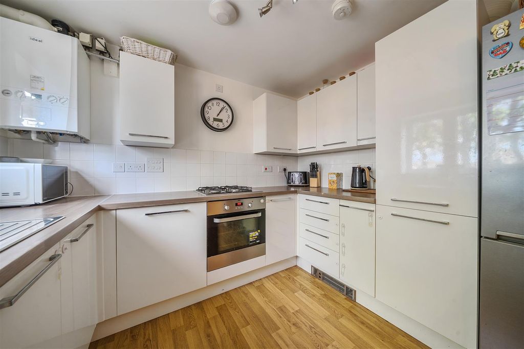 Property photo 1 of 9 Kitchen