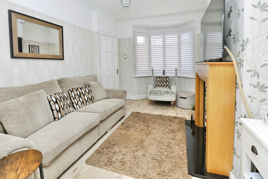 Property photo 3 of 17 Living Room