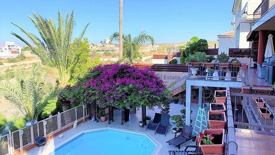 Property photo 3 of 14