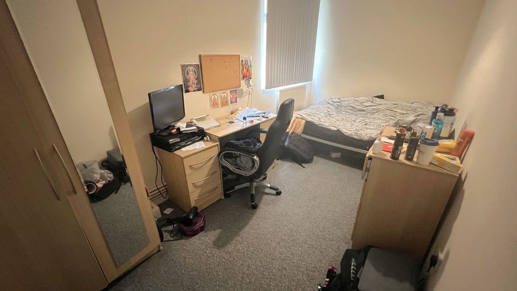 Property photo 3 of 5