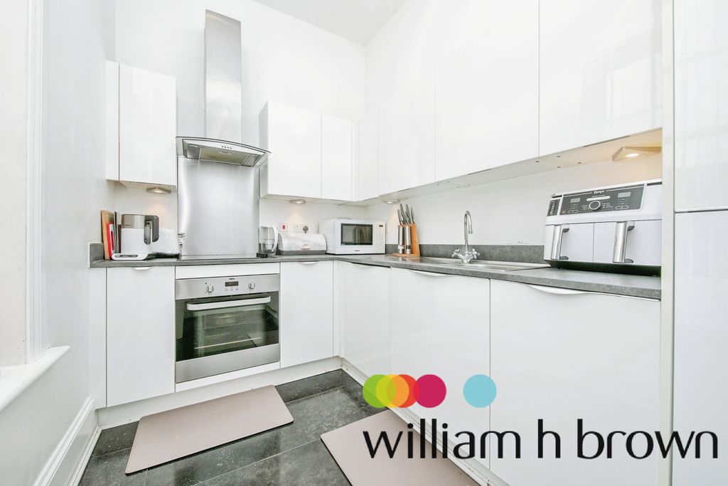 Property photo 3 of 9 Kitchen
