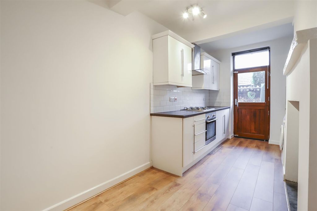 Property photo 2 of 28