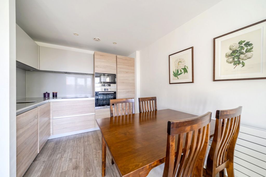 Property photo 2 of 9 Picture No. 11