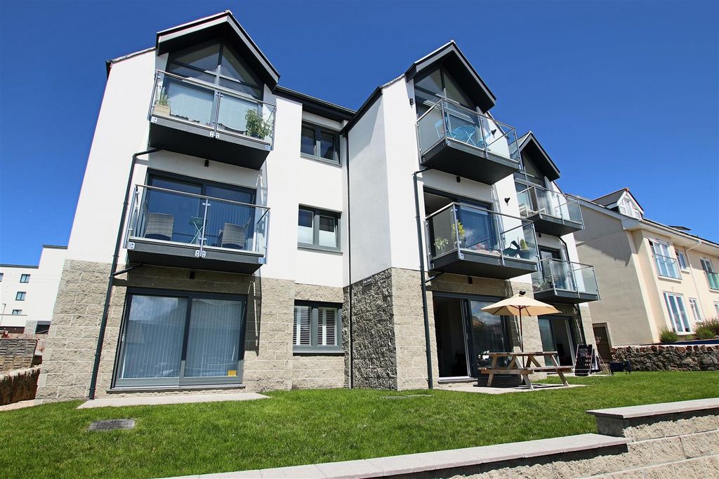 Property photo 1 of 25 Outside Front