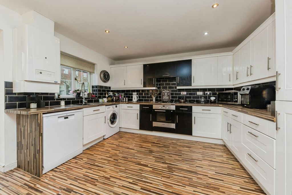 Property photo 3 of 17 Pbox-Img.Jpg