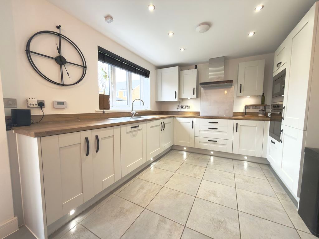 Property photo 2 of 22 Kitchen