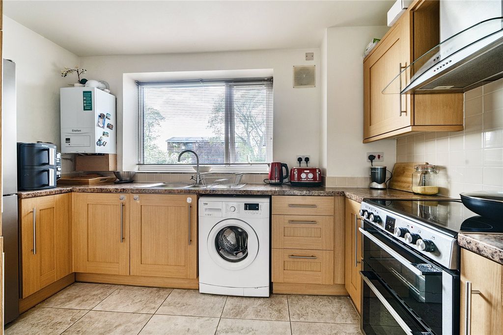 Property photo 3 of 17 Kitchen