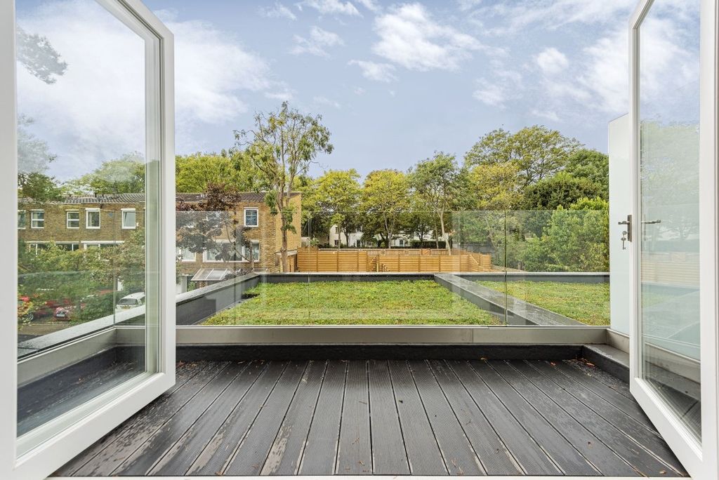 Property photo 3 of 12 Picture No. 02