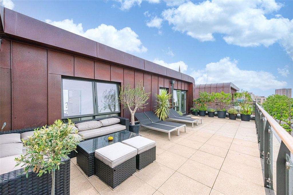 Property photo 2 of 33 Picture No. 14