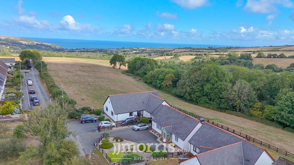 Property photo 2 of 32