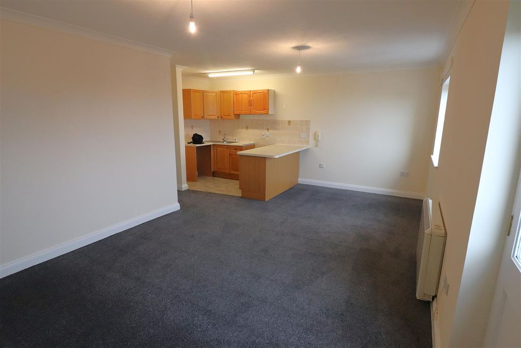 Property photo 2 of 6 Lounge Kitchen