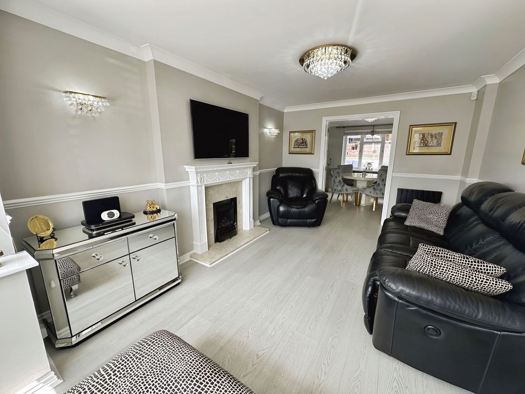 Property photo 3 of 27