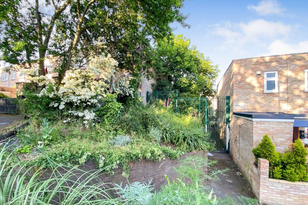 Property photo 3 of 4 Land At 154 Old Road, Enfield, En3 5Xz