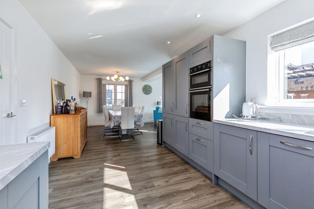 Property photo 2 of 28 Pbox-Img.Jpg