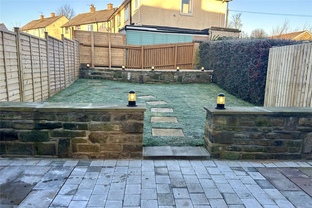 Property photo 2 of 18 Garden