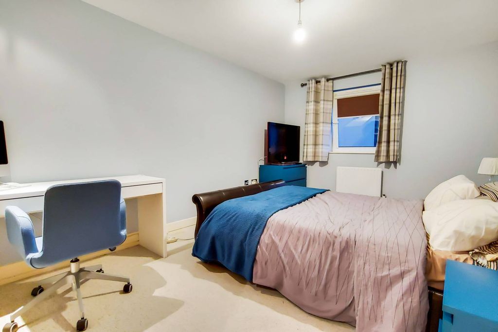 Property photo 3 of 11