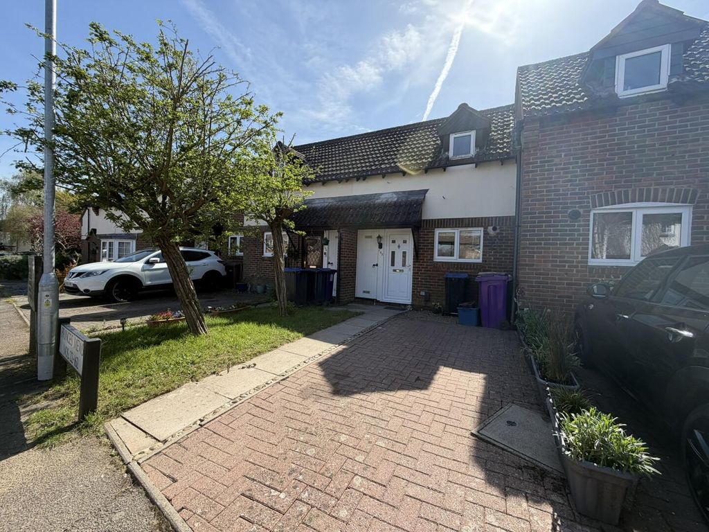 Property photo 2 of 9 Front (Exterior)