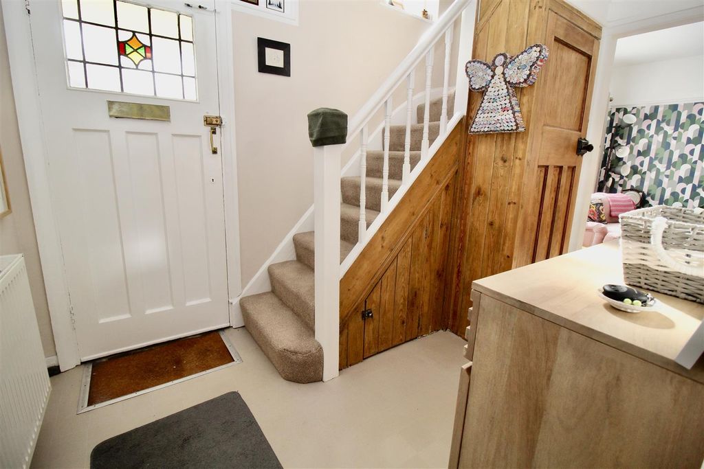 Property photo 2 of 19 Entrance Hallway