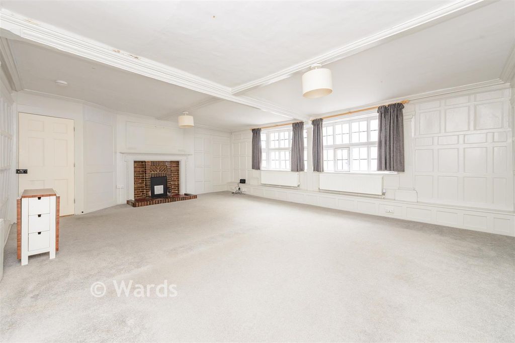 Property photo 1 of 15 Lounge