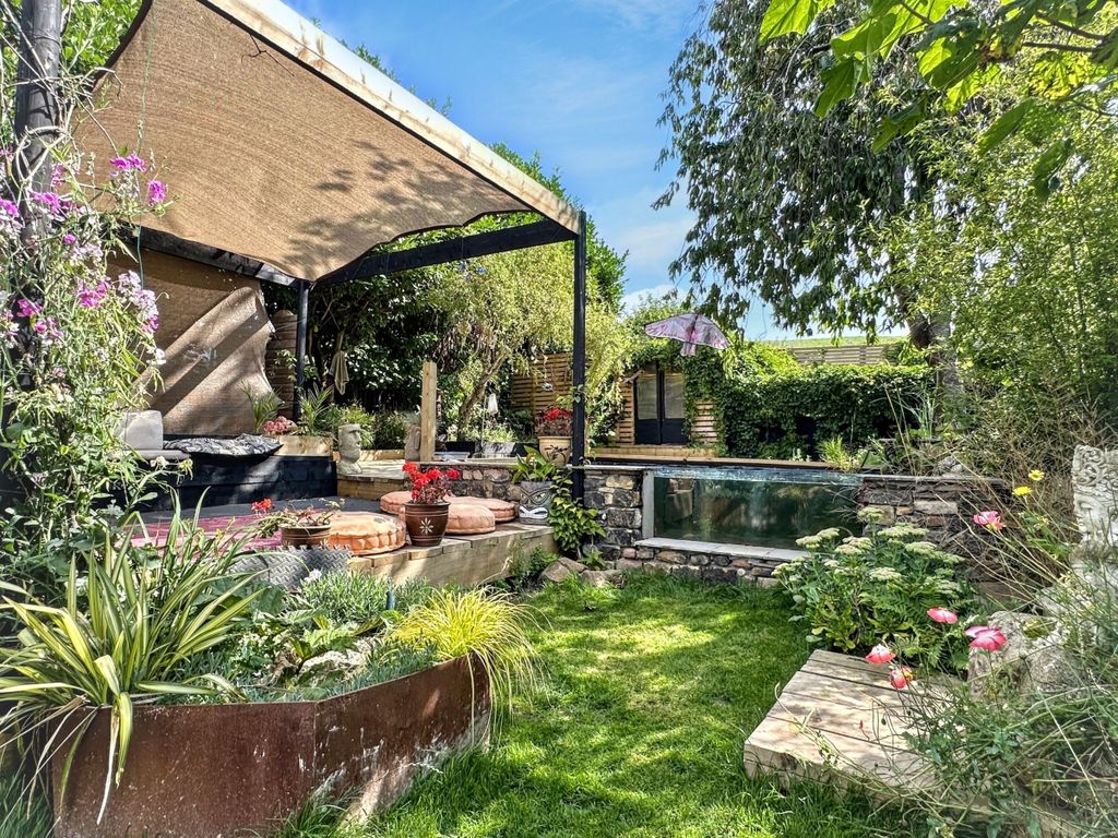 Property photo 3 of 40