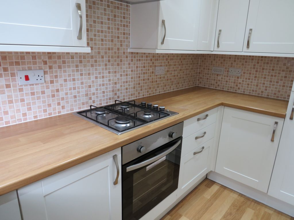 Property photo 3 of 12 Kitchen