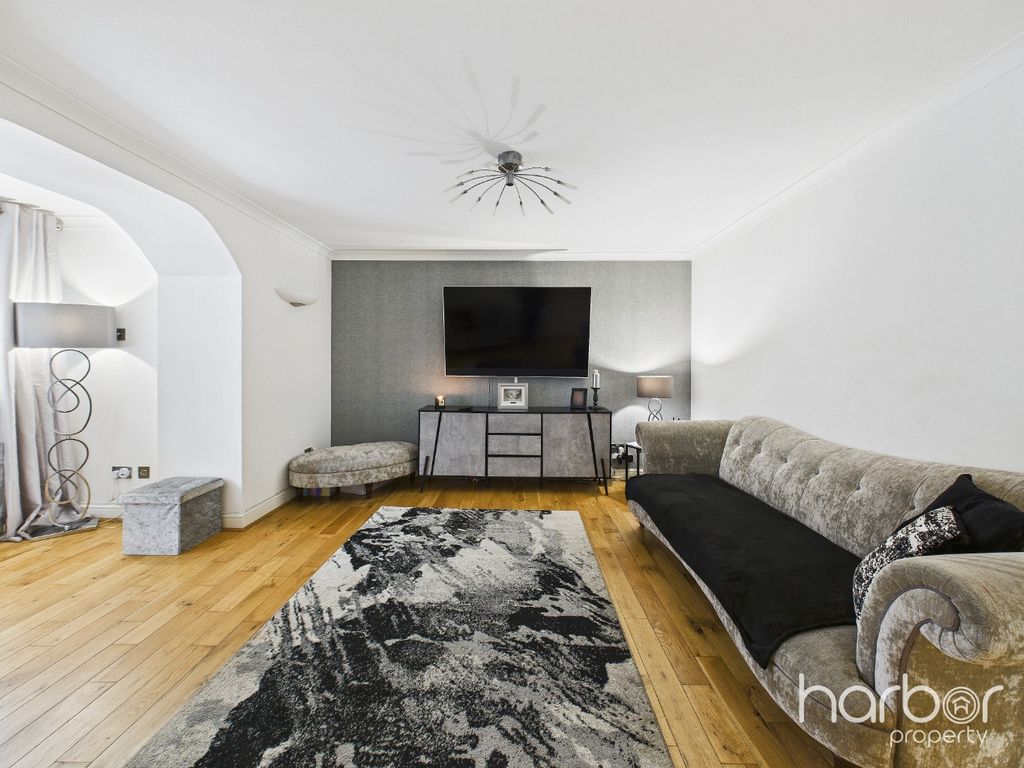 Property photo 3 of 16 4486695