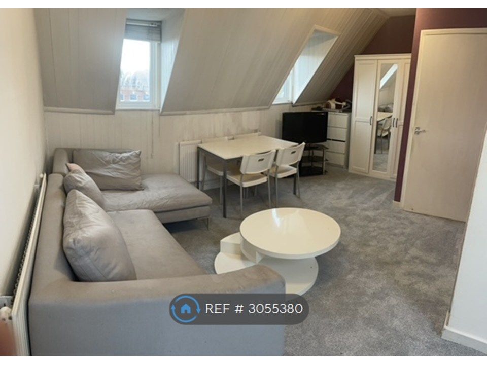 Property photo 1 of 11 Living Room