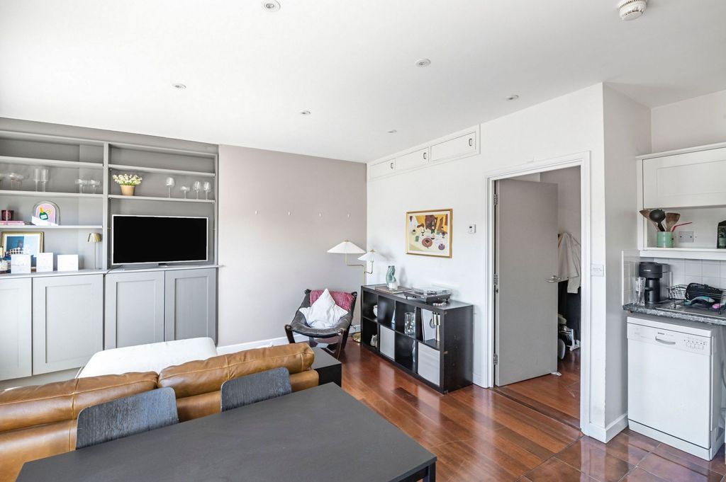 Property photo 1 of 9 Photo 3