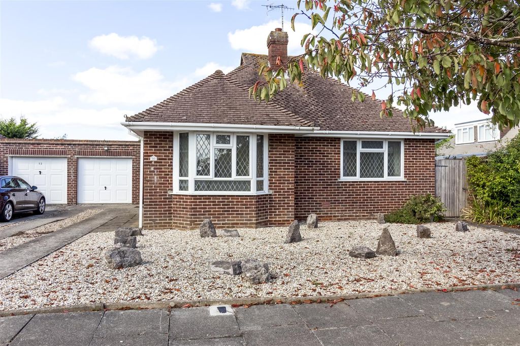 Property photo 2 of 17 10 Sea Lane Gardens-002.Jpg