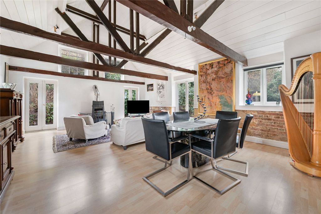 Property photo 3 of 22 Sitting Room