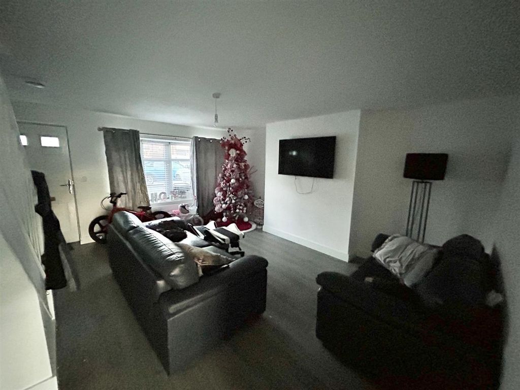 Property photo 2 of 6 Lounge.Jpg