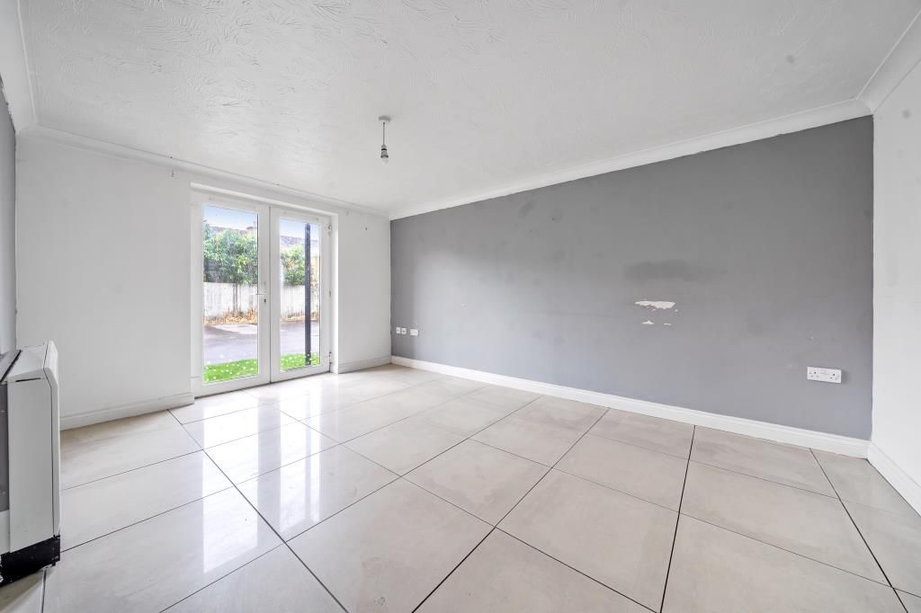 Property photo 3 of 19 Kitchen