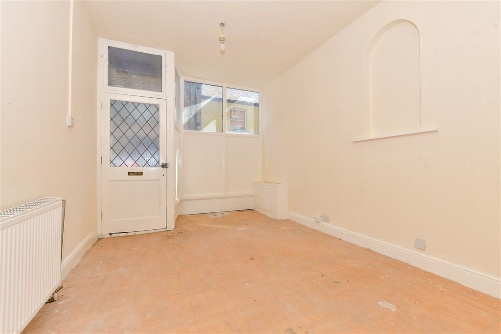 Property photo 1 of 14 Lounge