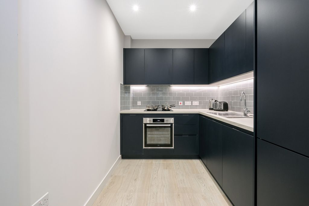 Property photo 3 of 8 1B Showhome