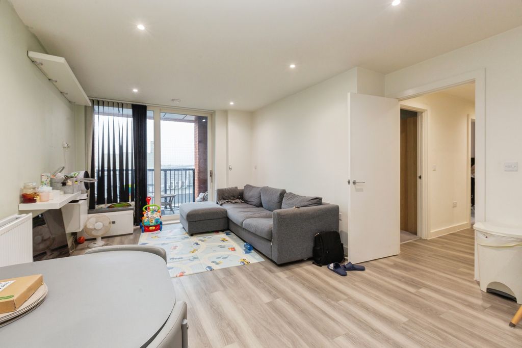 Property photo 3 of 12 2026-02-23-Flat45Theexchangeexchangestreetaylesburyhp201Ur-1001913592-1427