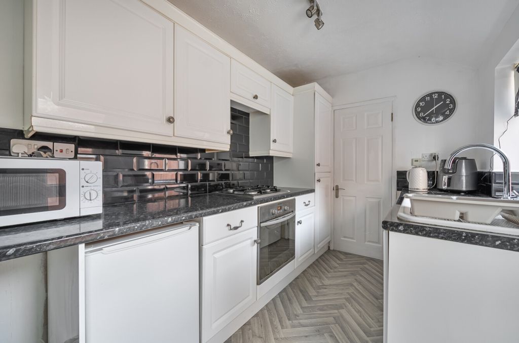 Property photo 3 of 10 1347644-2-68B5c6Aa8634F