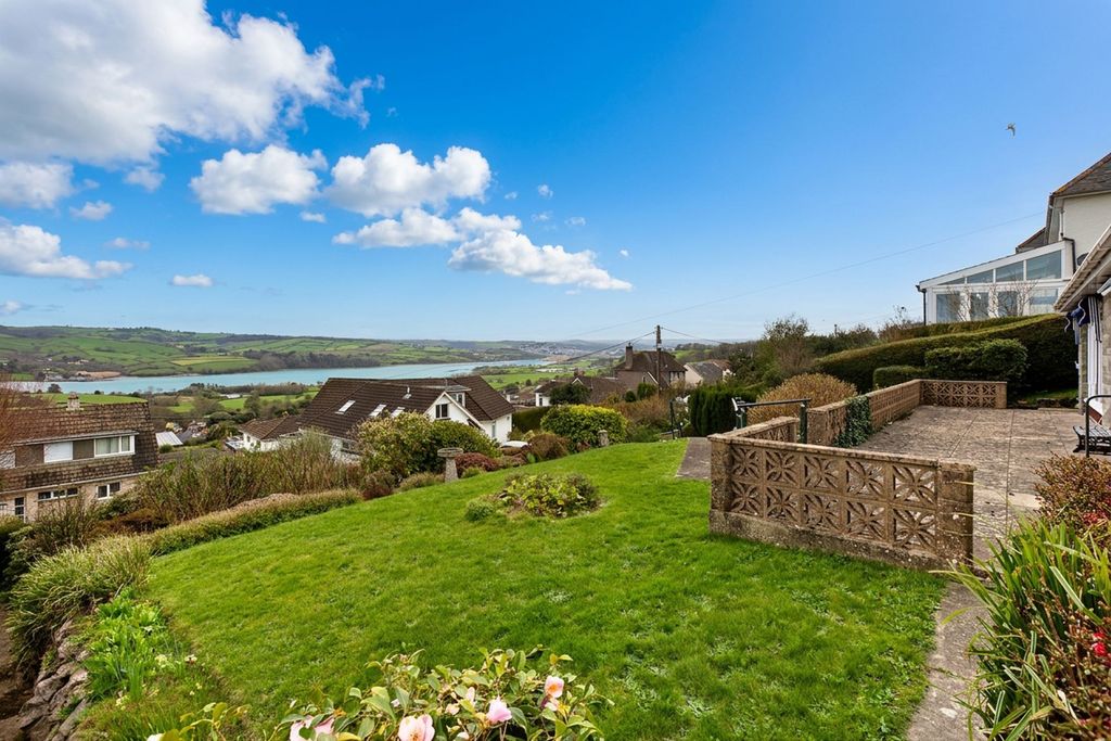 Property photo 2 of 23