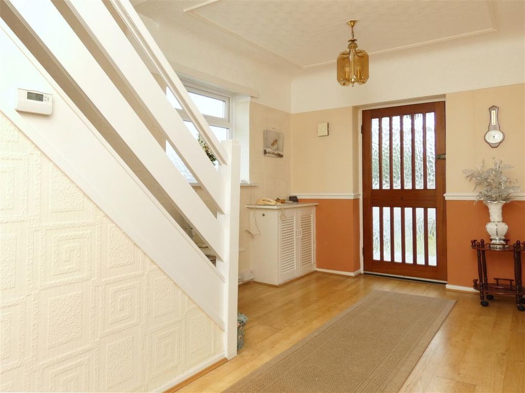 Property photo 2 of 20 Hall