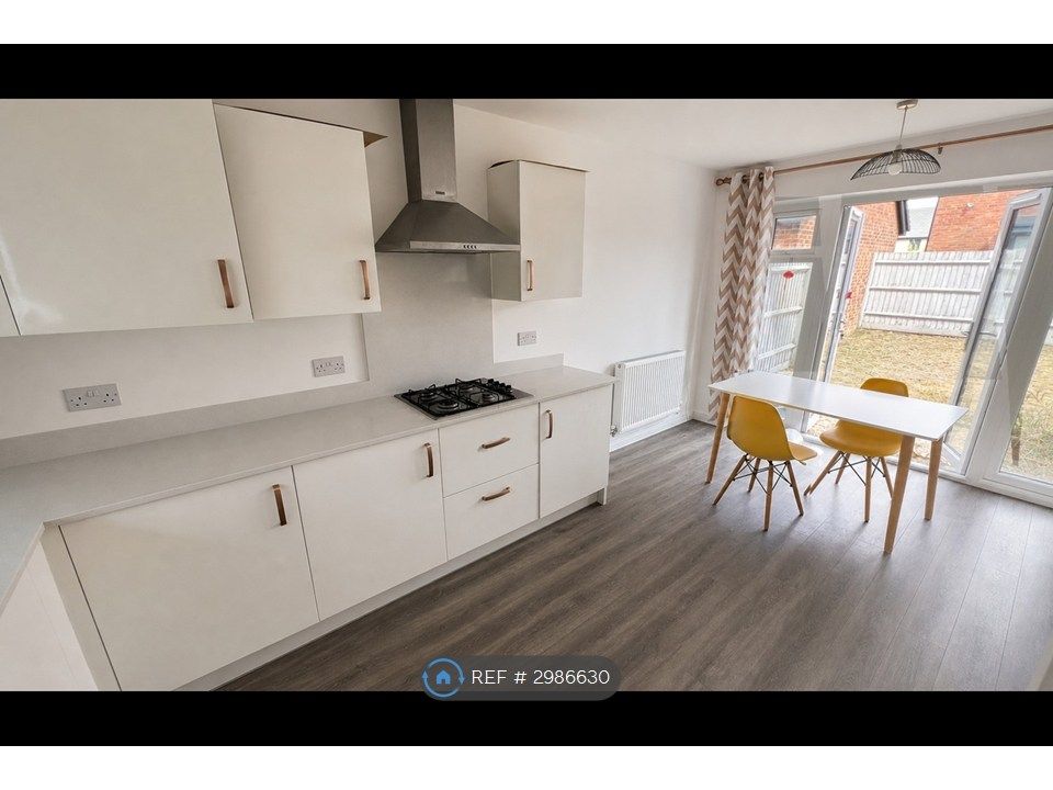Property photo 2 of 14 Kitchen