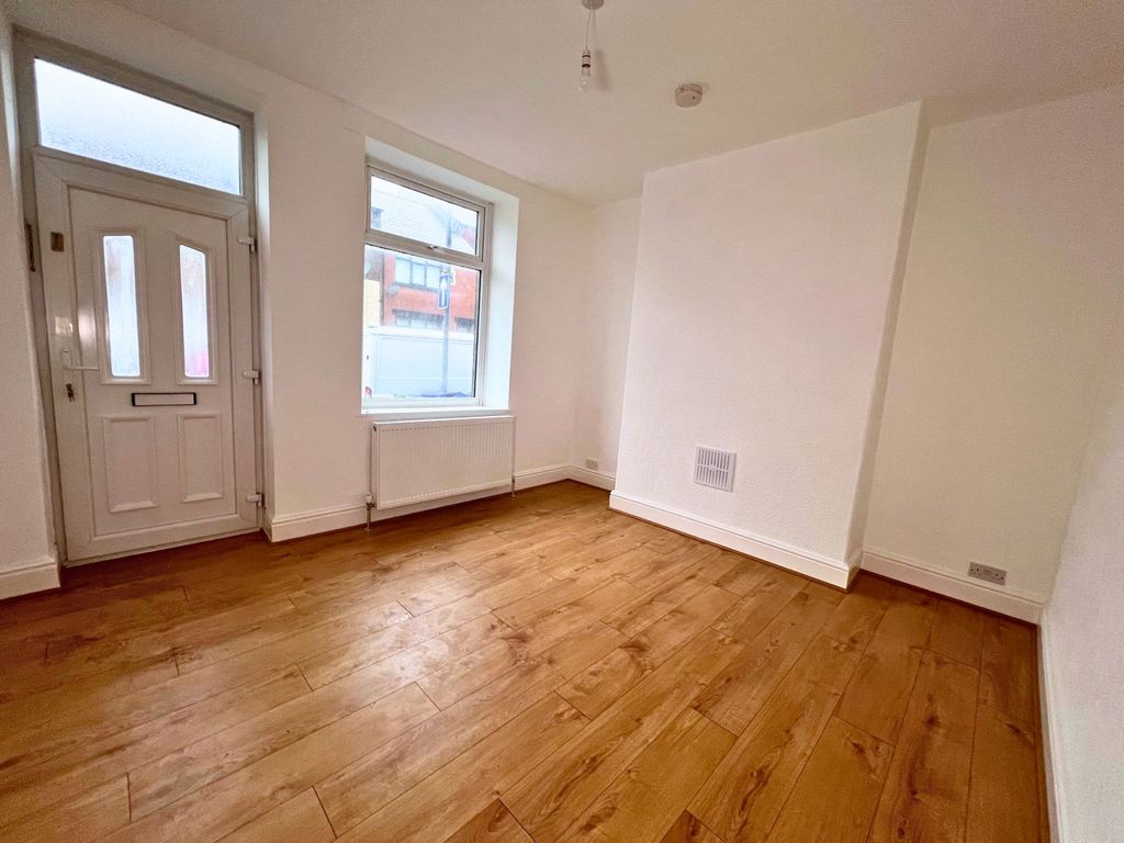 Property photo 3 of 9 Gallery