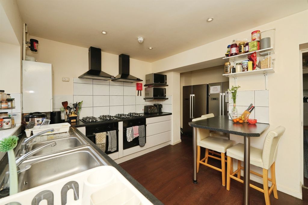 Property photo 2 of 24