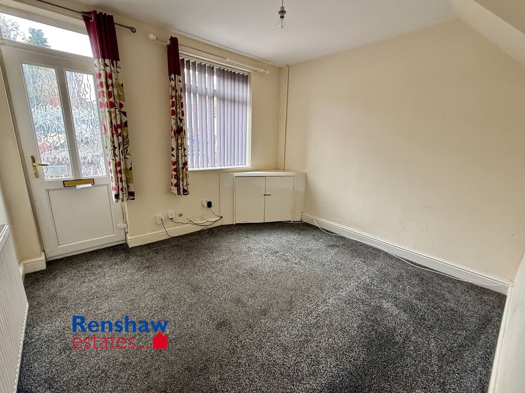 Property photo 2 of 8 L