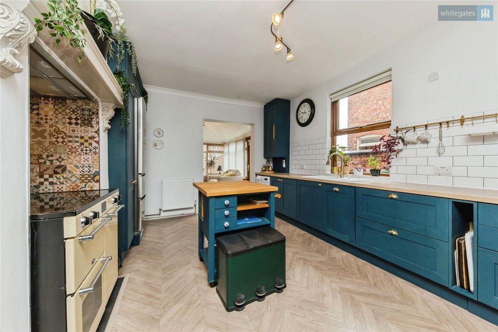Property photo 2 of 19 Picture No. 12